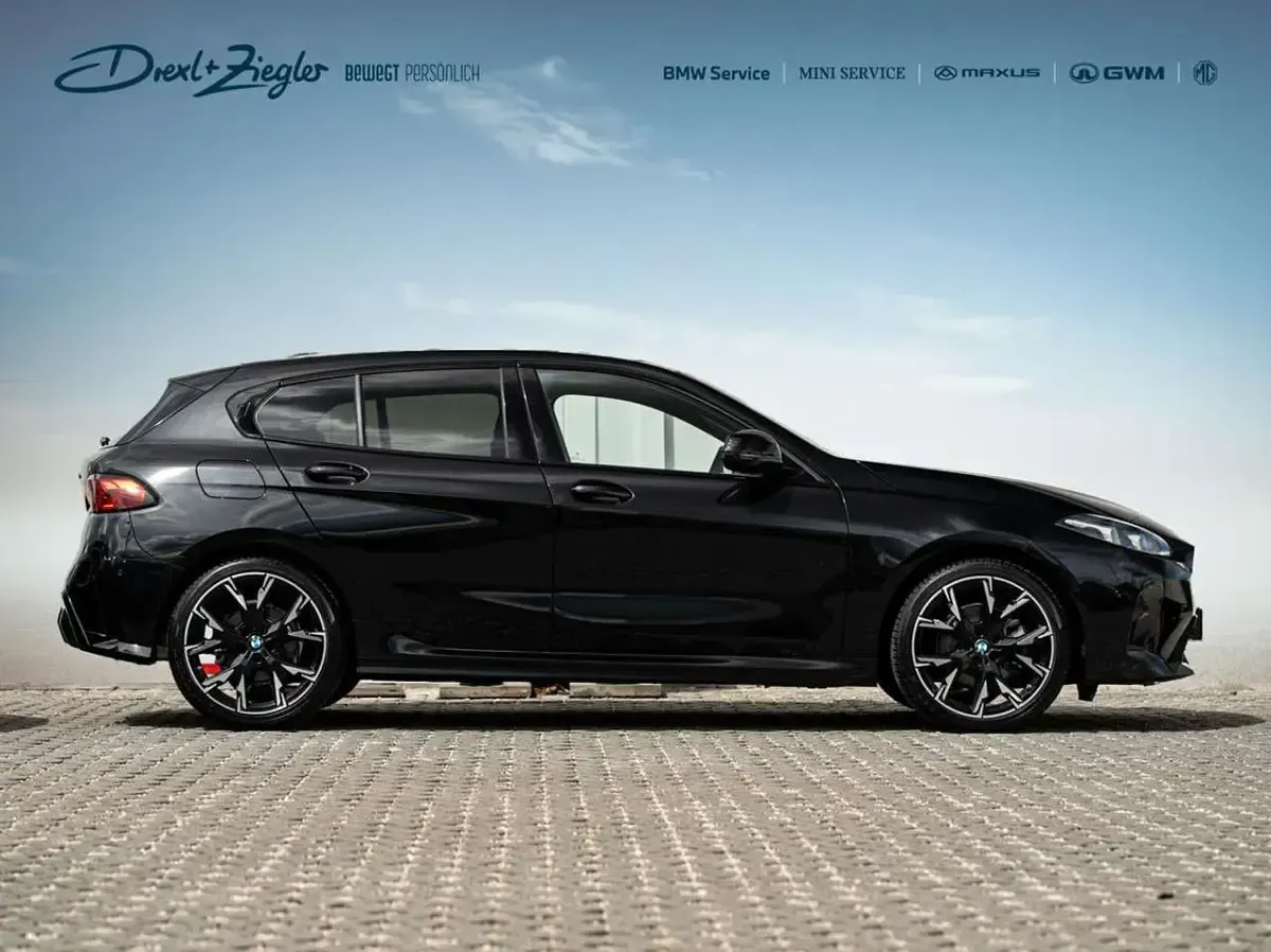 Gebraucht BMW 120 M Sport 170 PS (125 kW) 2025 Saphirschwarzmetallic Kleinwagen