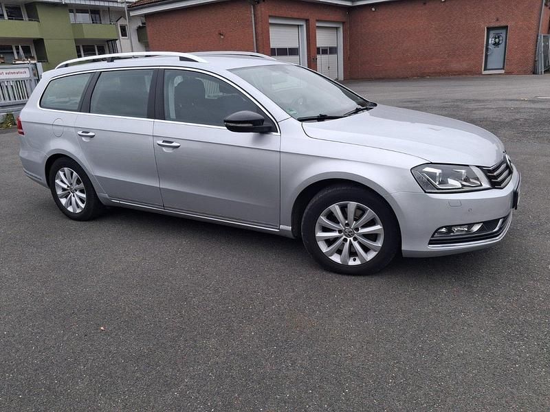 Silber Gebraucht 2014 VW Passat Kombi | 10.500 € - Bild 1/4