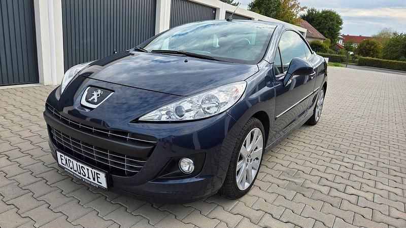 Blau Gebraucht 2013 Peugeot 207 CC Allure Cabrio | 6.990 € (Etwas zu teuer) - Bild 1/4