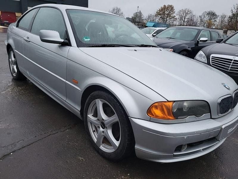 Gebraucht BMW 318 143 PS (105 kW) 2001 Silber Coupé