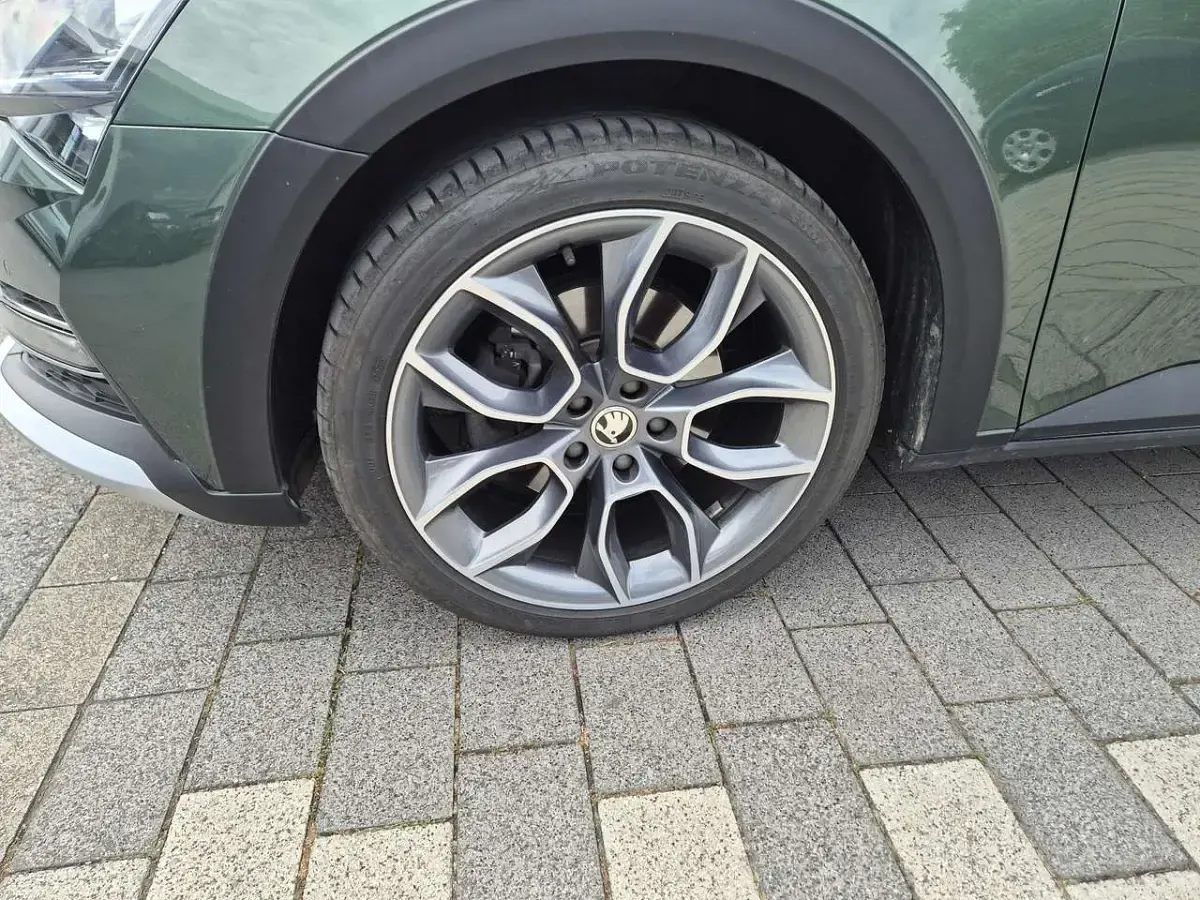 Gebraucht Skoda Superb Scout 4x4 190 PS (139 kW) 2020 Grün Kombi