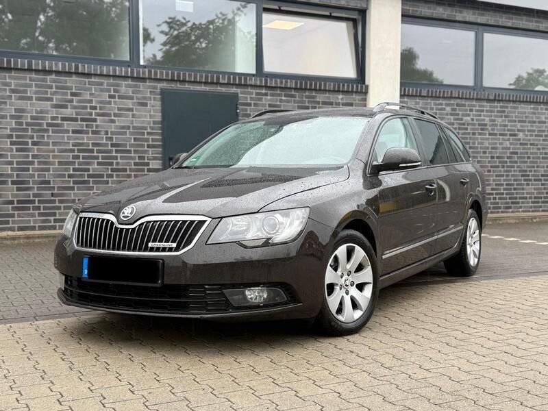 Braun Gebraucht 2013 Skoda Superb GreenLine Kombi | 5.990 € (Etwas zu teuer) - Bild 1/4
