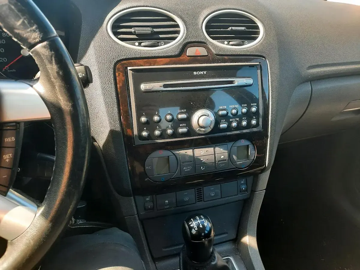Gebraucht Ford Focus 105 PS (77 kW) 2005 Silber Limousine