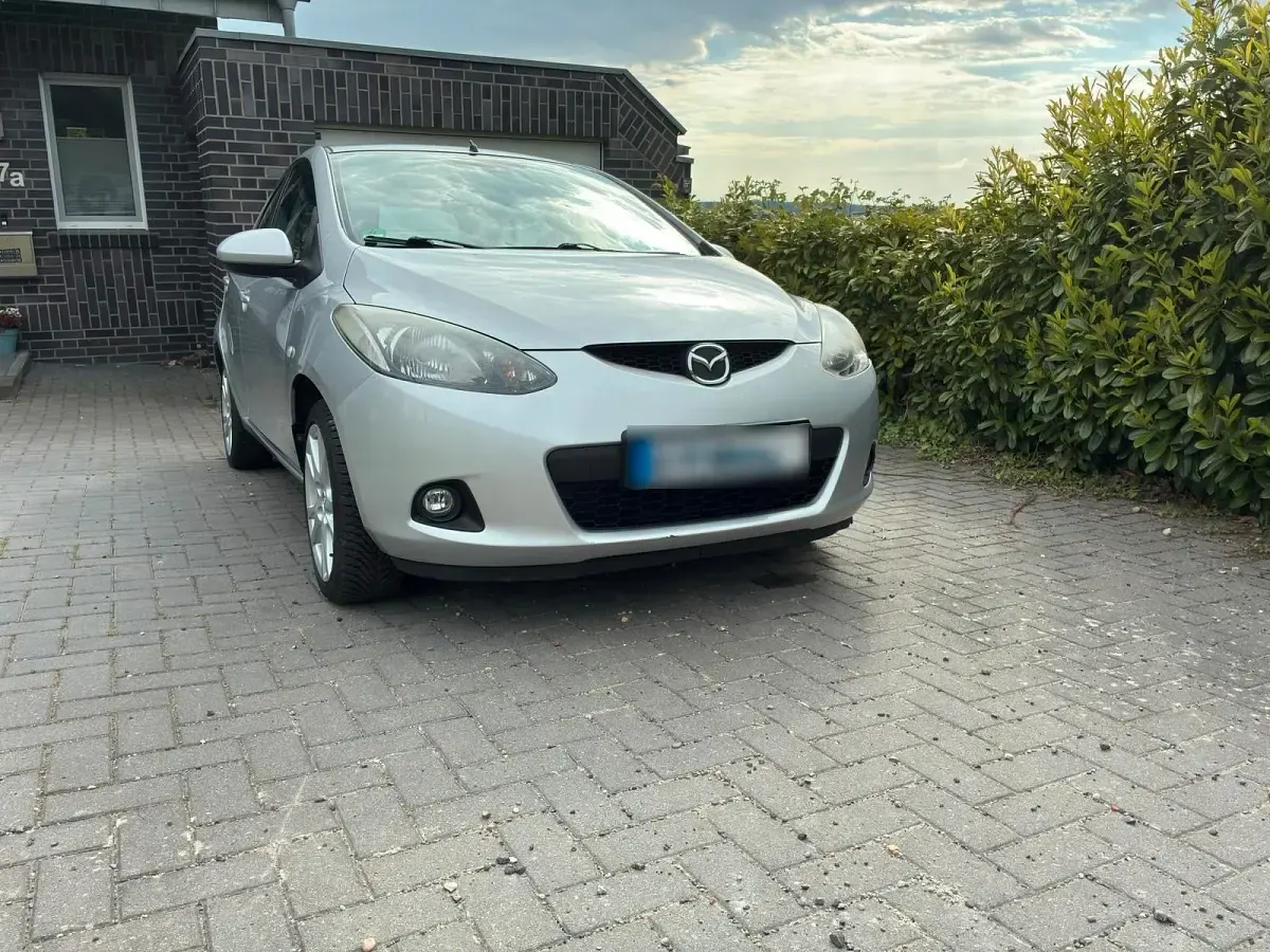 Gebraucht Mazda 2 103 PS (75 kW) 2007 Silber Kleinwagen