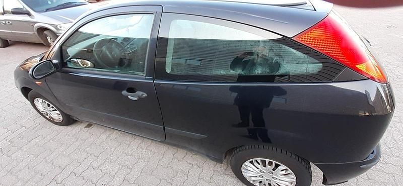 Gebraucht Ford Focus 75 PS (55 kW) 2002 Schwarz Kleinwagen