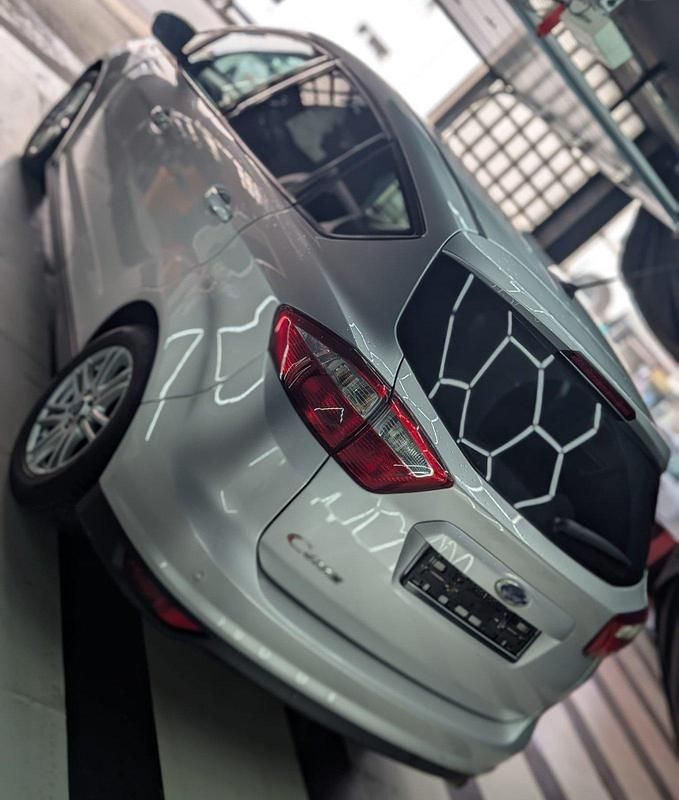 Gebraucht Ford C-MAX 140 PS (102 kW) 2013 Silber Van / Kleinbus