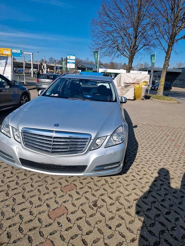 Gebraucht Mercedes E250 204 PS (150 kW) 2012 Silber Kombi