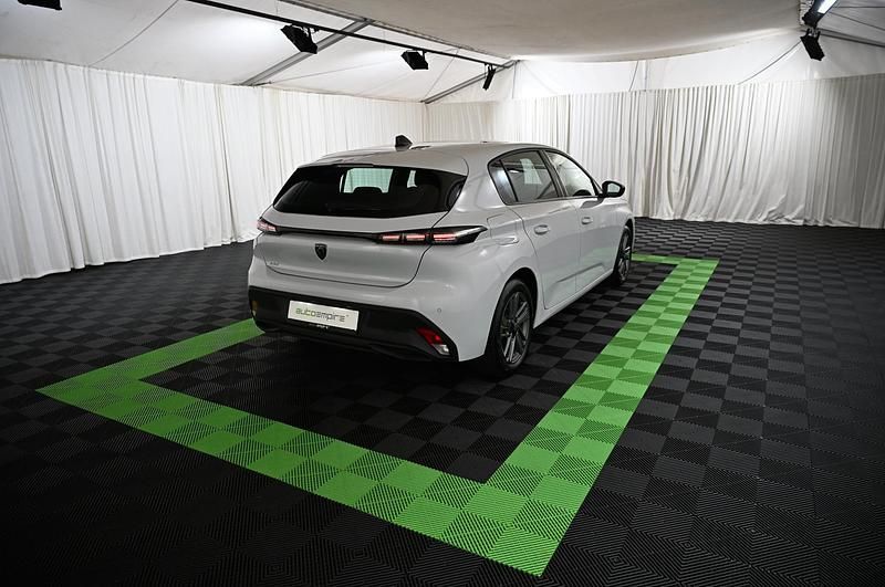 Gebraucht Peugeot 308 Active 131 PS (96 kW) 2024 Weiß Limousine