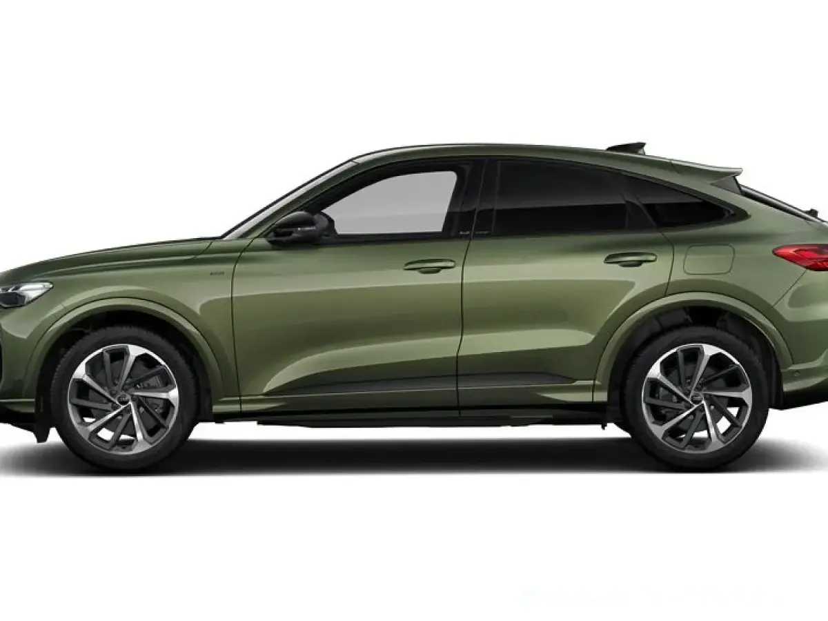 Neu Audi Q5 Sportback Comfort 299 PS (219 kW) 2026 Grün SUV