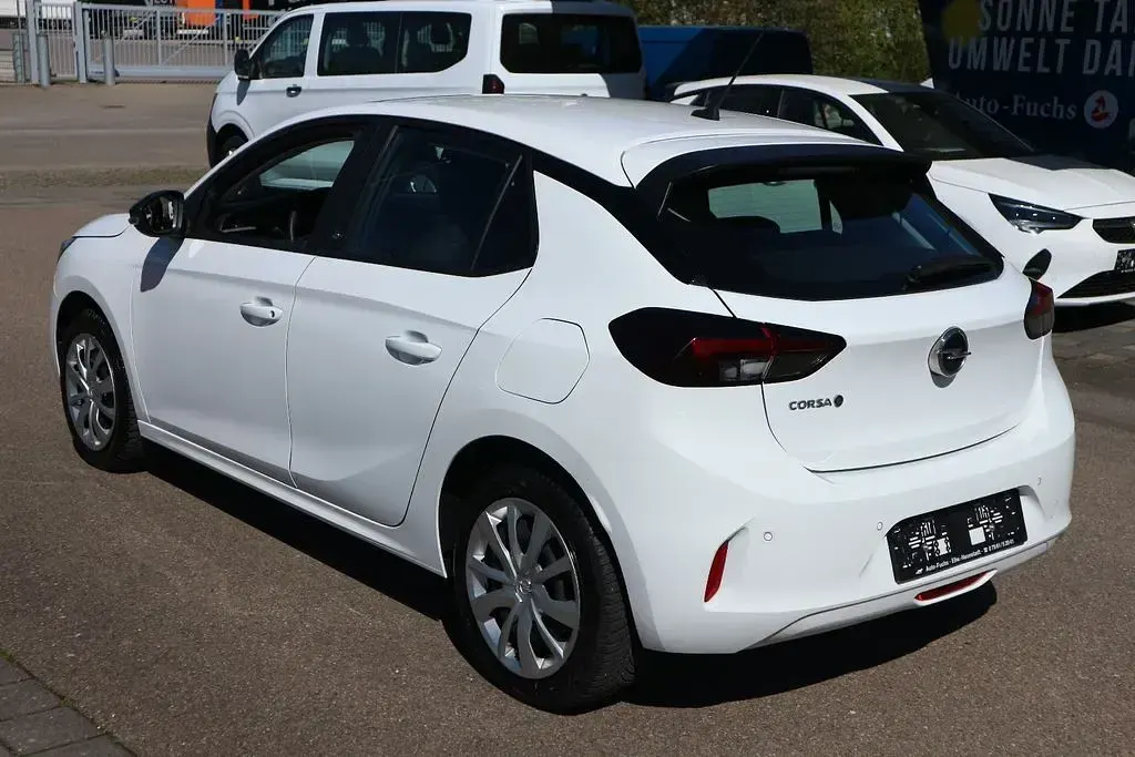 Używany Opel Corsa-e Edition 100 kW (136 KM) 2022 Biały Hatchback