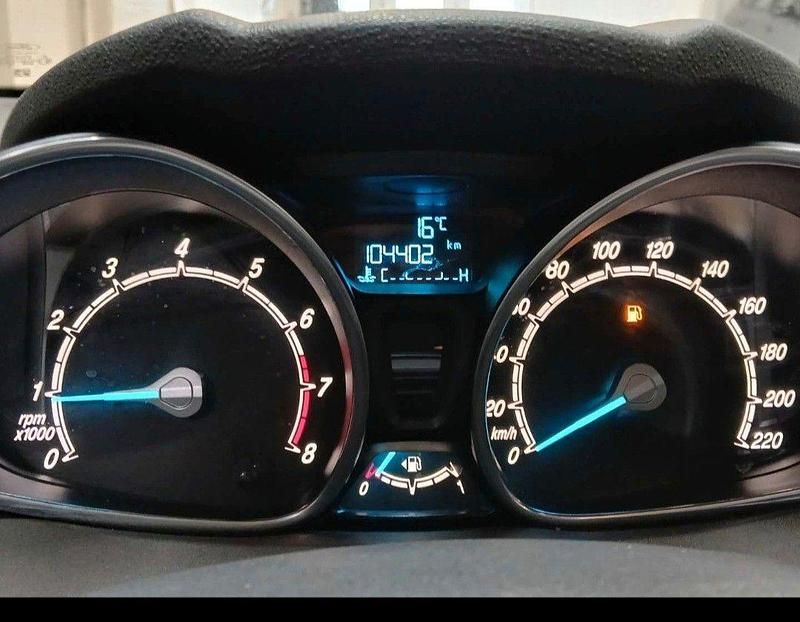 Gebraucht Ford Fiesta SYNC Edition 80 PS (58 kW) 2014 Blau Kleinwagen