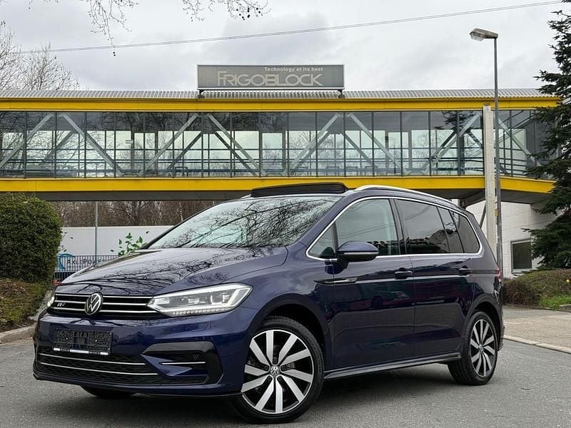 Gebraucht VW Touran Highline 150 PS (110 kW) 2024 Blau Van / Kleinbus
