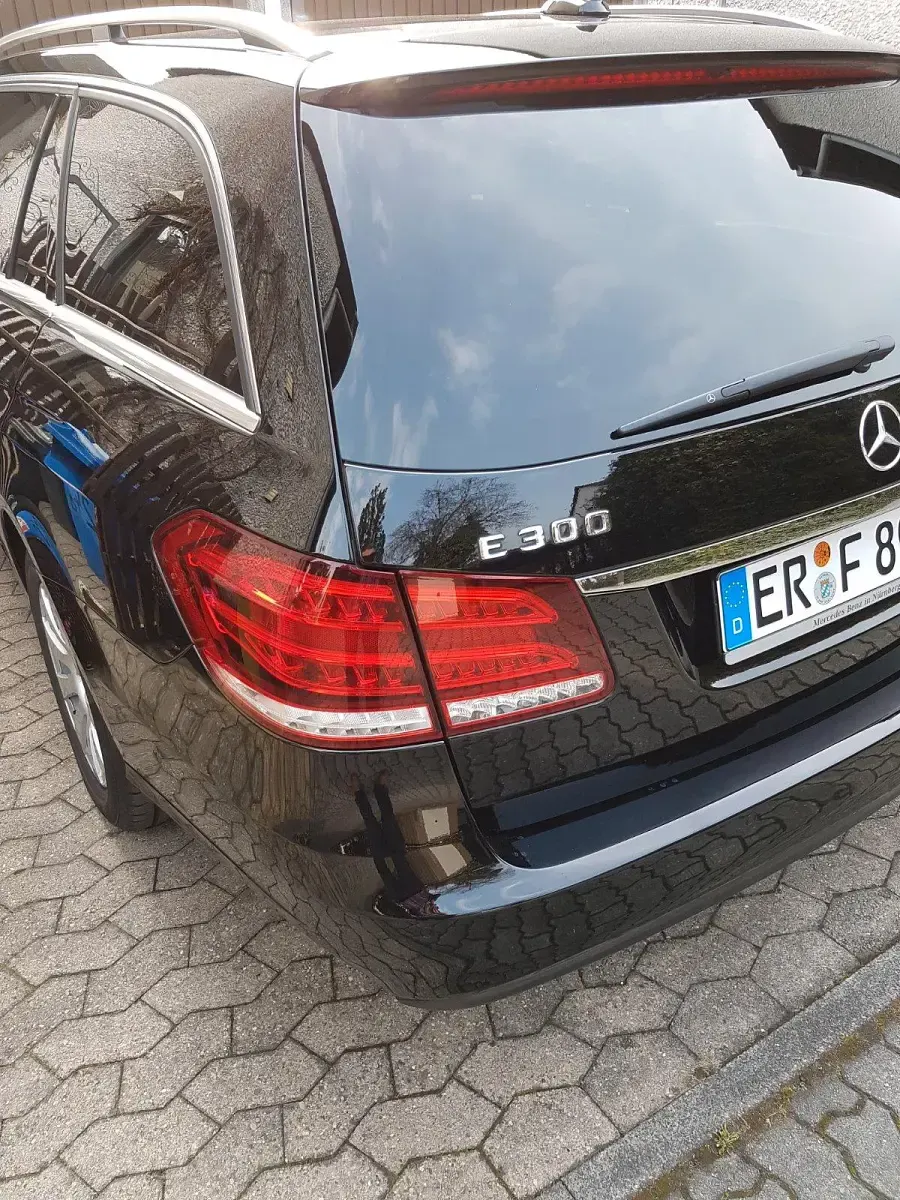 Gebraucht Mercedes E300 204 PS (150 kW) 2013 Schwarz Kombi