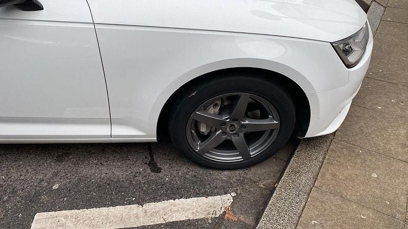 Gebraucht Audi A4 Sport 190 PS (139 kW) 2017 Weiß Kombi