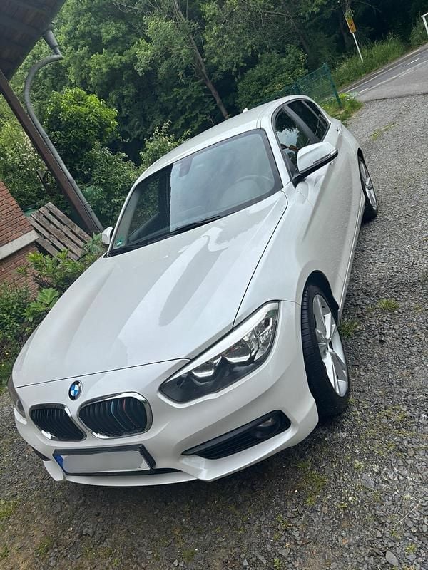 Weiß Gebraucht 2015 BMW 118 Advantage Kleinwagen | 10.650 € - Bild 1/4