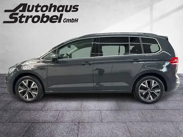 Gebraucht VW Touran Highline 150 PS (110 kW) 2022 Uranograu Van / Kleinbus