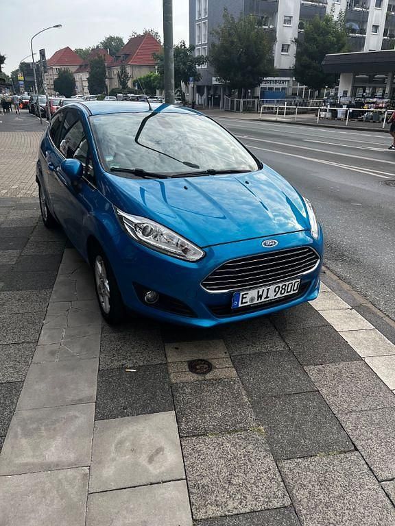 Blau Gebraucht 2013 Ford Fiesta Titanium Kleinwagen | 4.600 € (Guter Preis) - Bild 1/4