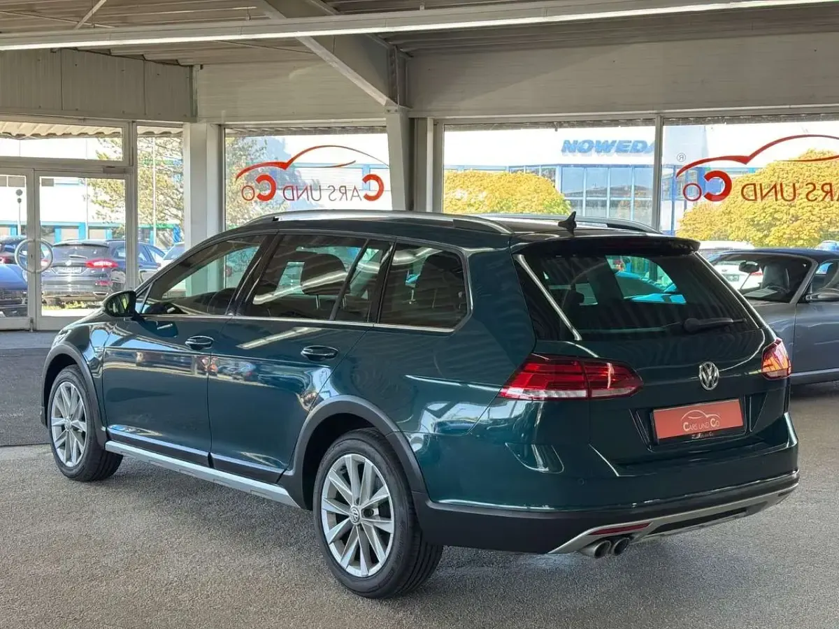 Gebraucht VW Golf Alltrack 184 PS (135 kW) 2018 Pfauengruen Kombi