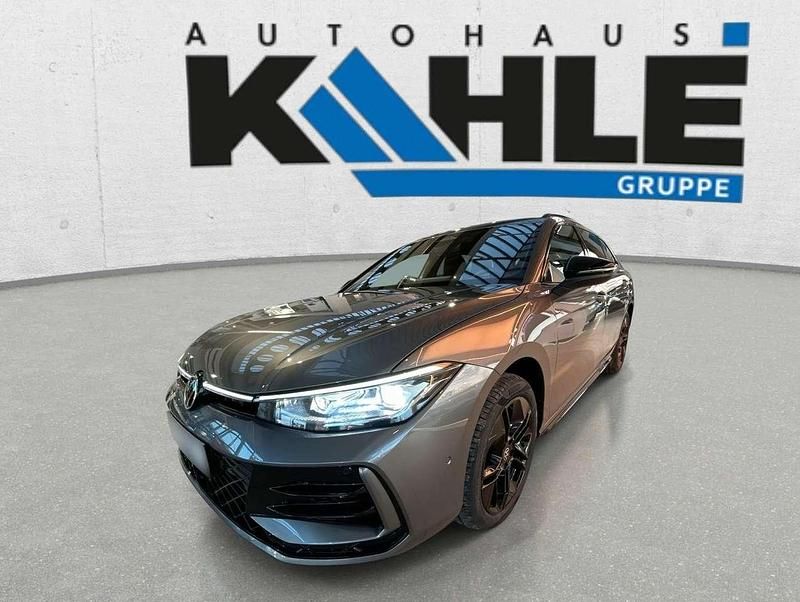 Neu VW Passat R-line 150 PS (110 kW) 2026 Diabasgrau metallic Kombi