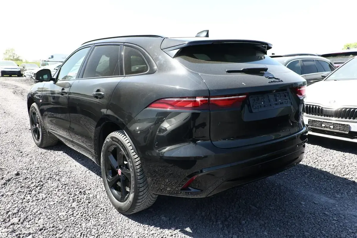 Second-hand Jaguar F-Pace R-Dynamic 250 CP (183 kW) 2022 Negru SUV