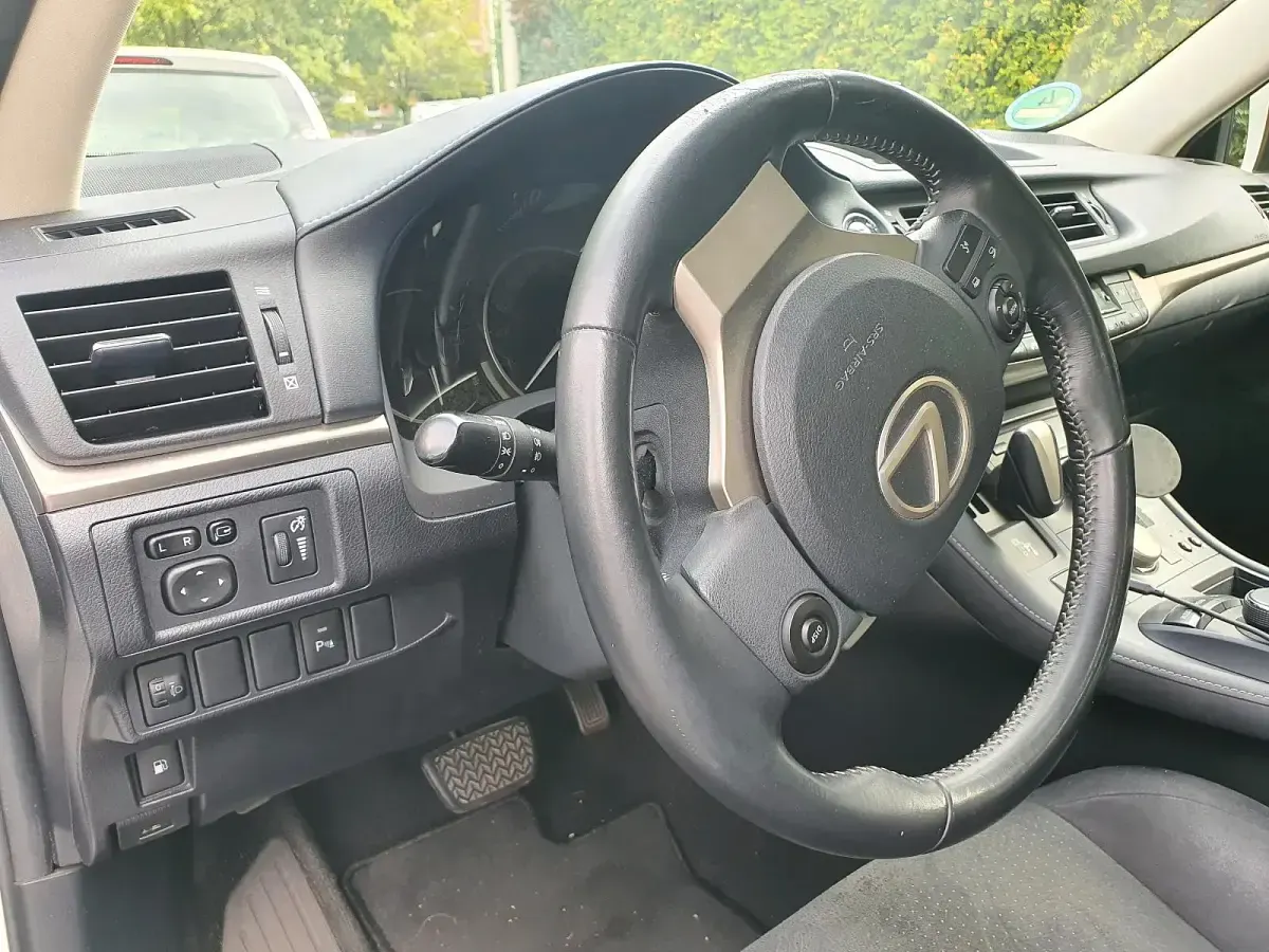 Gebraucht Lexus CT200h 136 PS (100 kW) 2015 Kombi