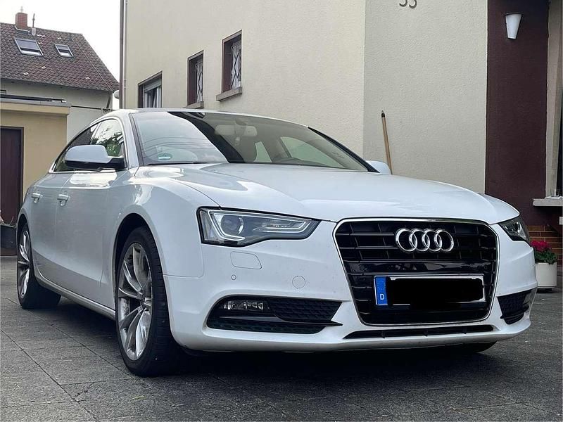 Weiß Gebraucht 2015 Audi A5 Sportback Limousine | 15.950 € (Fairer Preis) - Bild 1/4
