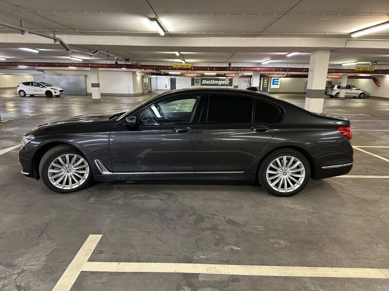 Schwarz Gebraucht 2017 BMW 730 Limousine | 31.200 € (Superpreis) - Bild 1/4