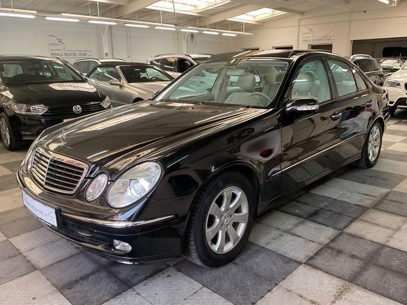 Second-hand Mercedes E320 Avantgarde 224 CP (164 kW) 2004 Negru Berlinǎ