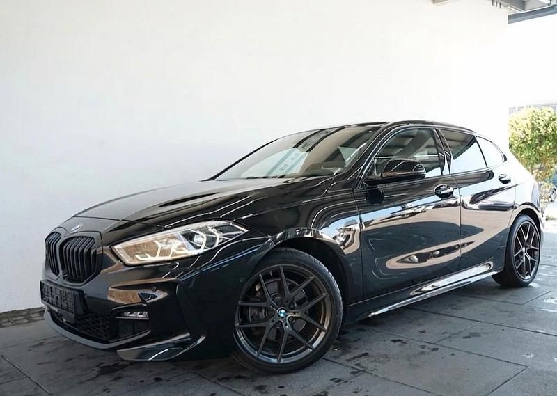 Gebraucht BMW 118 Shadowline 136 PS (100 kW) 2022 Schwarz Kleinwagen