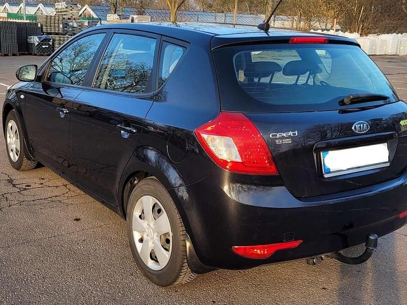 Gebraucht Kia Ceed 90 PS (66 kW) 2010 Schwarz Kleinwagen