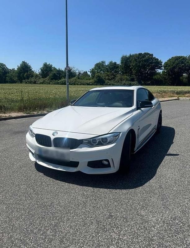 Weiß Gebraucht 2016 BMW 435 M Sport Coupé | 29.900 € (Etwas zu teuer) - Bild 1/4