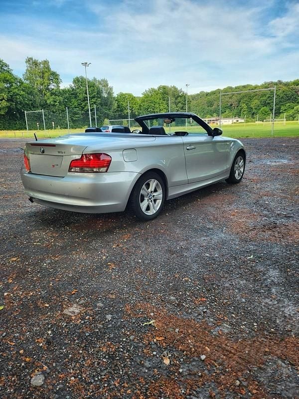 Gebraucht BMW 118 Cabriolet 143 PS (105 kW) 2009 Silber Cabrio
