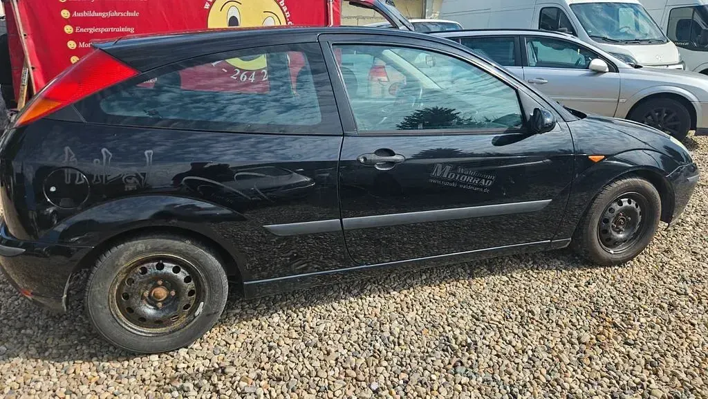 Gebraucht Ford Focus Ambiente 101 PS (74 kW) 2004 Schwarz Limousine