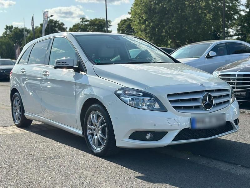 Gebraucht Mercedes 200 156 PS (114 kW) 2013 Weiß Kleinwagen