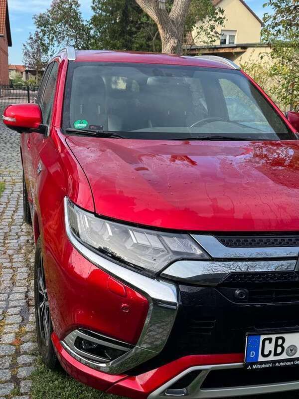 Rot Gebraucht 2020 Mitsubishi Outlander P-HEV Diamant Edition SUV | 23.500 € (Fairer Preis) - Bild 1/4