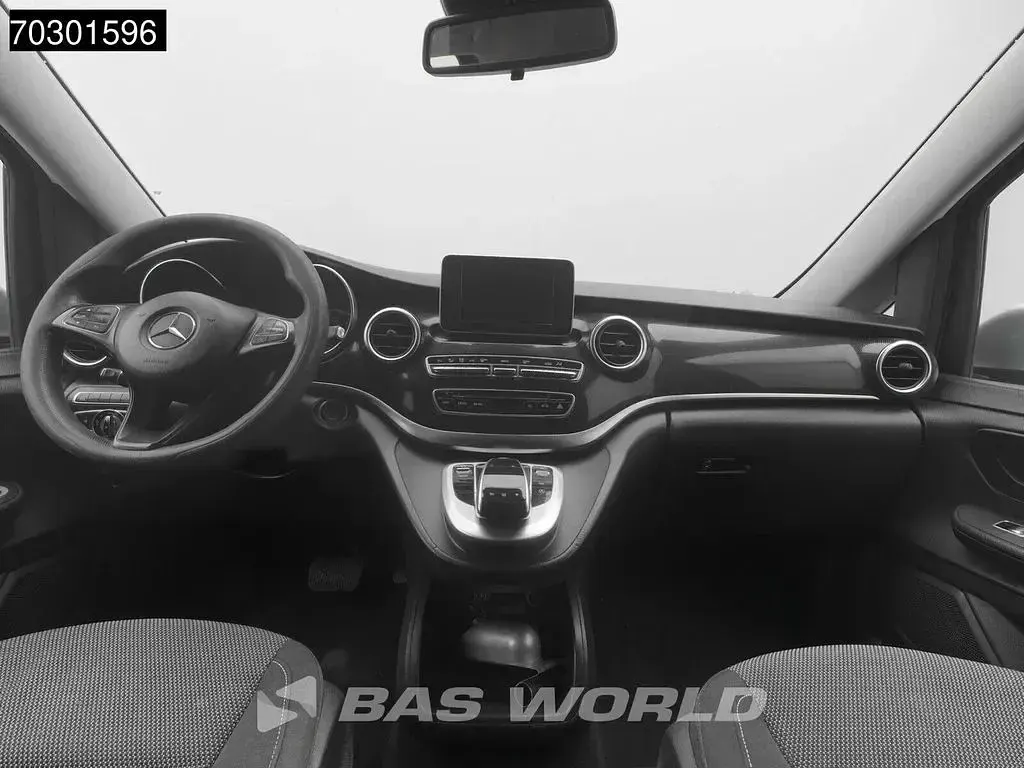Gebraucht Mercedes V220 163 PS (119 kW) 2016 Silber Van / Kleinbus