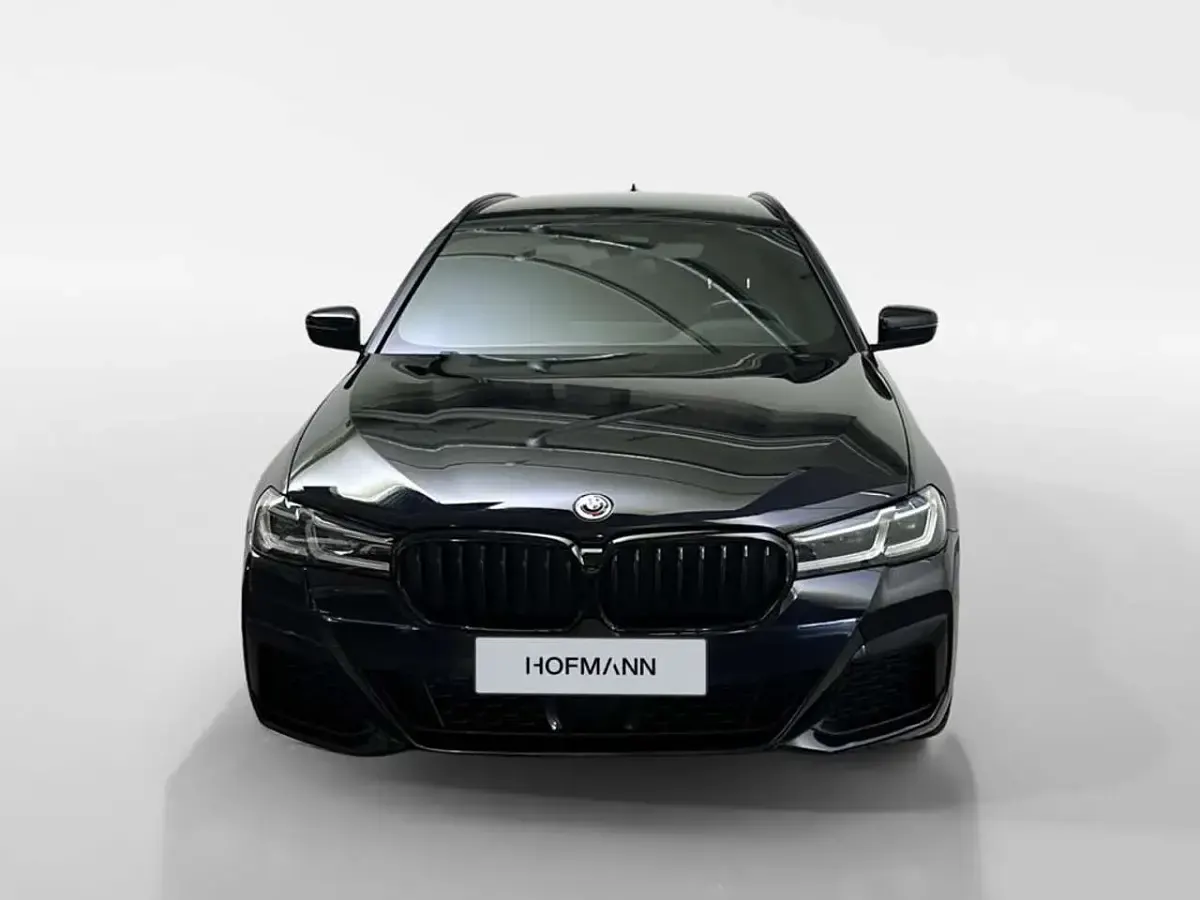 Gebraucht BMW 530 M Sport 292 PS (214 kW) 2023 Carbonschwarz metallic Kombi