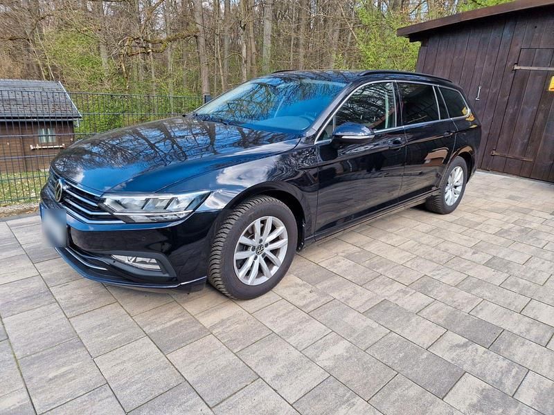 Second-hand VW Passat 150 CP (110 kW) 2022 Negru Break