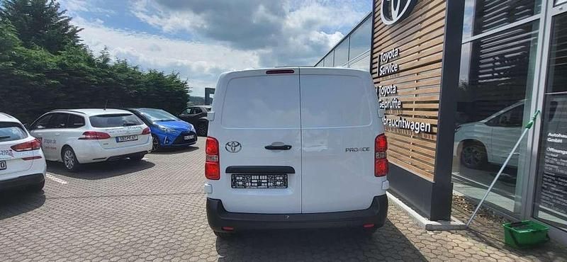 Gebraucht Toyota Proace 120 PS (88 kW) 2024 Weiß Van / Kleinbus