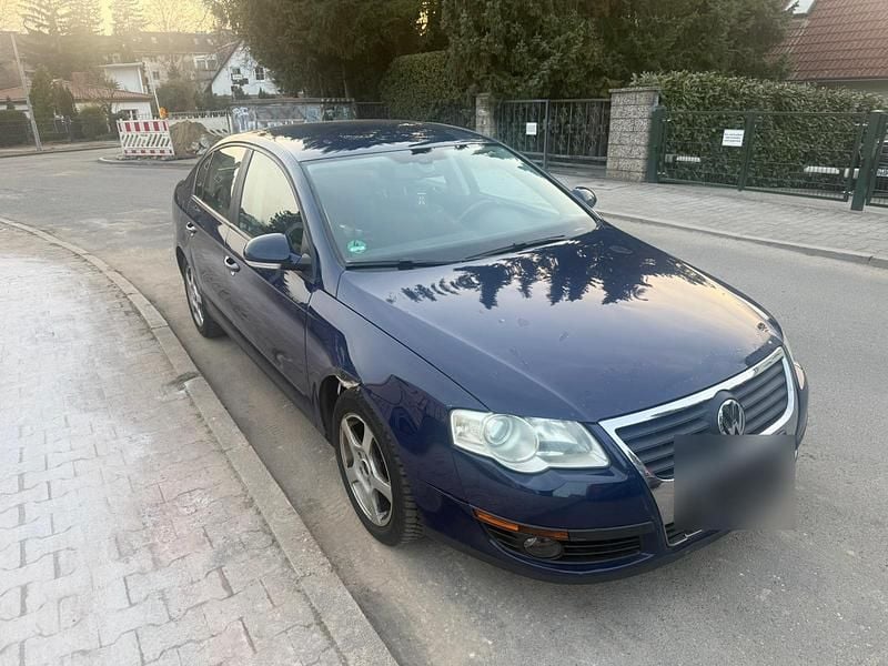 Gebraucht VW Passat 110 PS (80 kW) 2009 Blau Limousine