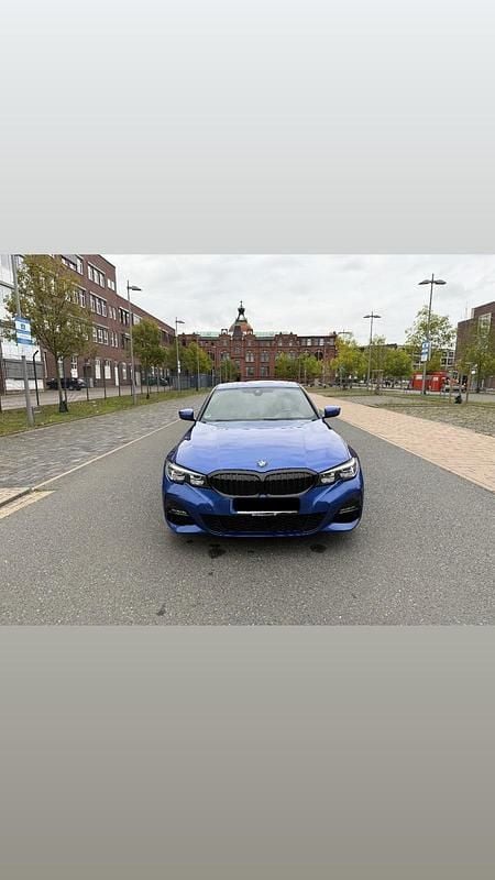 Blau Gebraucht 2020 BMW 318 Performance Limousine | 26.000 € (Guter Preis) - Bild 1/4