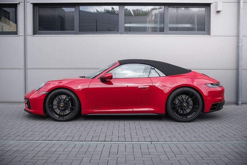 Gebraucht Porsche 992 480 PS (353 kW) 2022 Karminrot Cabrio