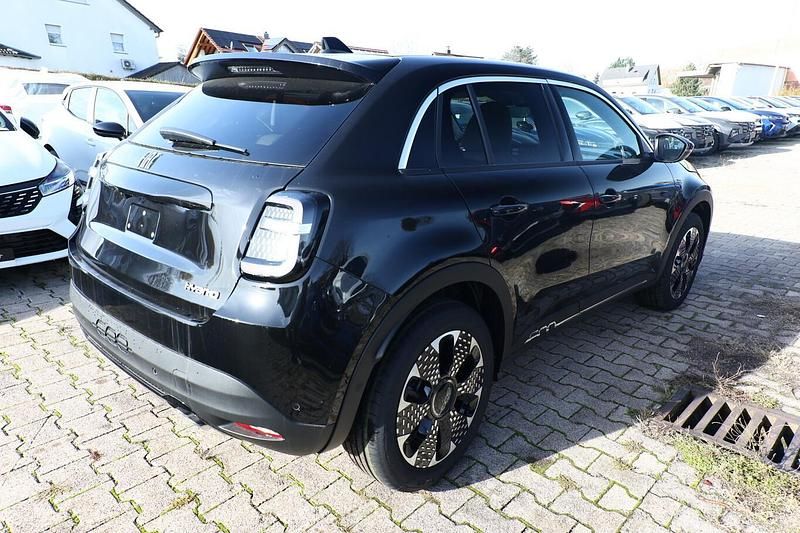 Neu Fiat 600 La Prima 110 PS (80 kW) 2025 Schwarz SUV