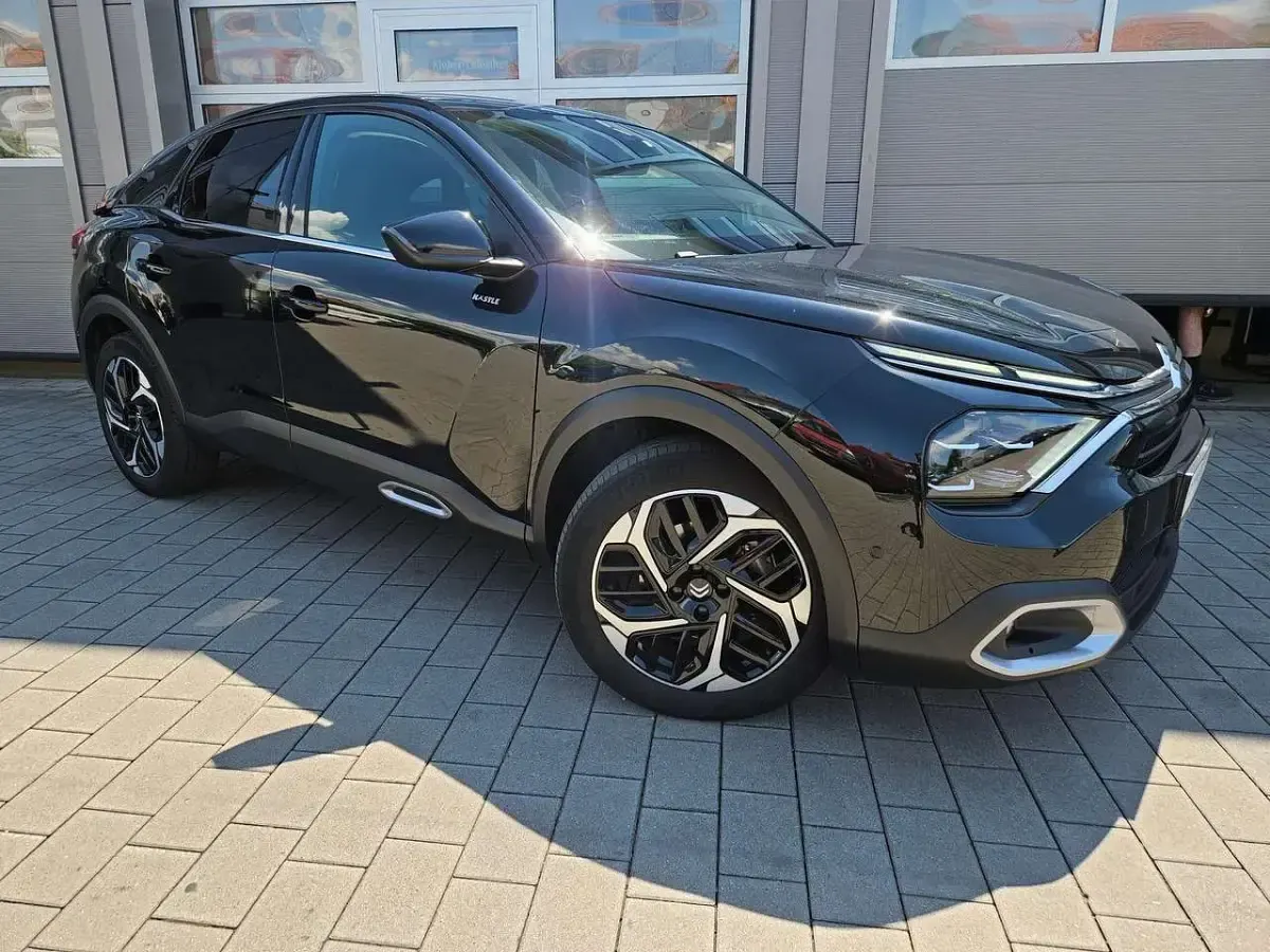 Gebraucht Citroën C4 Shine 131 PS (96 kW) 2023 Schwarz SUV