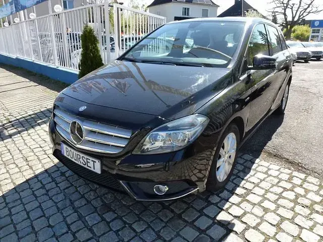 Gebraucht Mercedes B180 122 PS (89 kW) 2012 Schwarz Kleinwagen