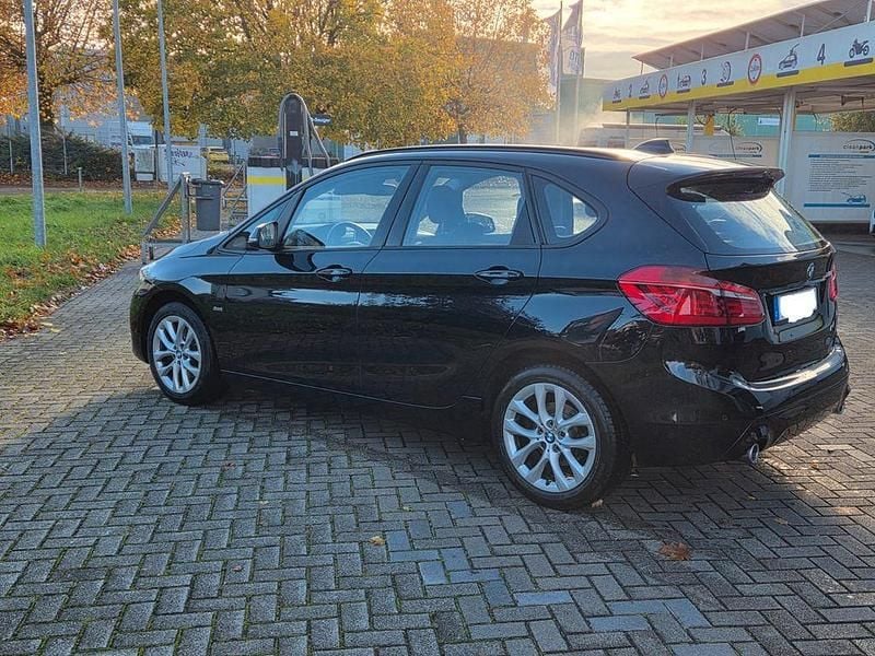 Schwarz Gebraucht 2018 BMW 218 Active Tourer Sport Line Van / Kleinbus | 13.000 € (Guter Preis) - Bild 1/4