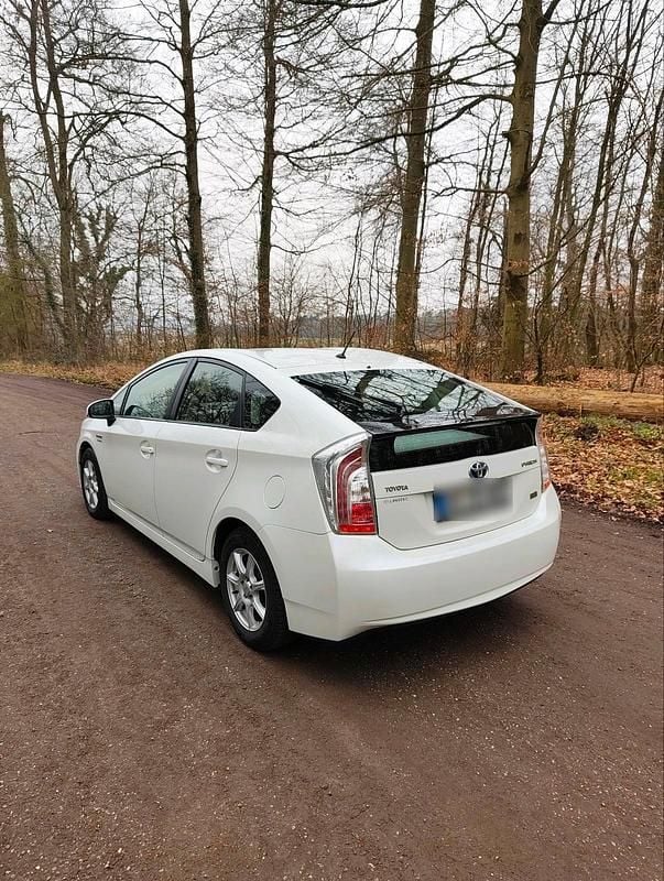 Gebraucht Toyota Prius 99 PS (72 kW) 2012 Weiß Limousine