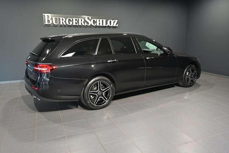 Gebraucht Mercedes E300 AMG 194 PS (142 kW) 2022 Metalliclack obsidianschwarz metallic Limousine