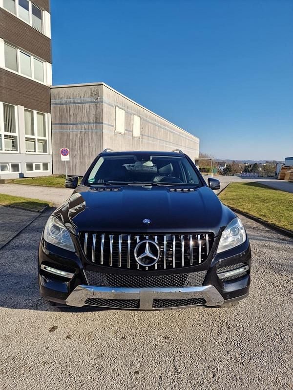 Gebraucht Mercedes ML350 258 PS (189 kW) 2013 Schwarz SUV