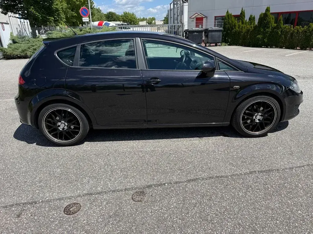 Gebraucht Seat Leon 105 PS (77 kW) 2011 Schwarz Kleinwagen